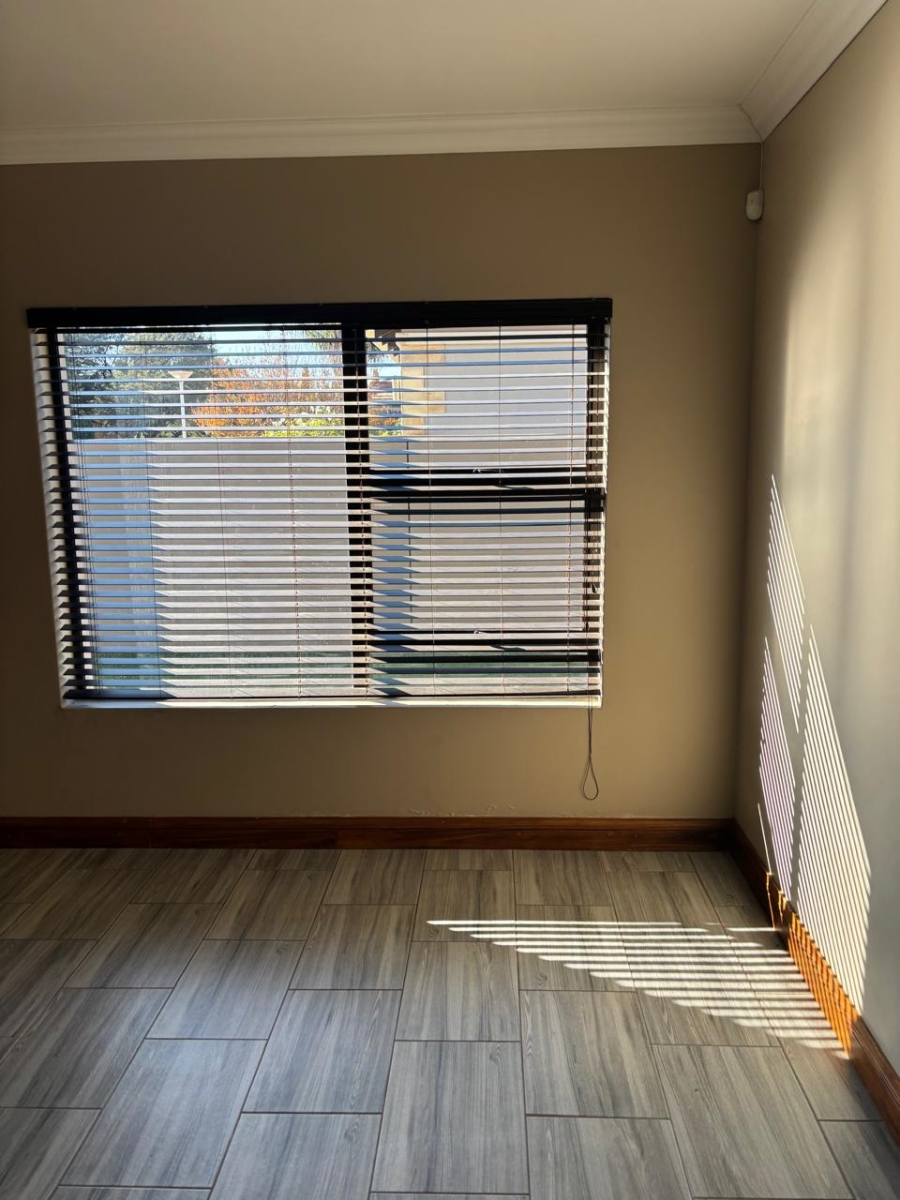 To Let 4 Bedroom Property for Rent in Wilkoppies North West